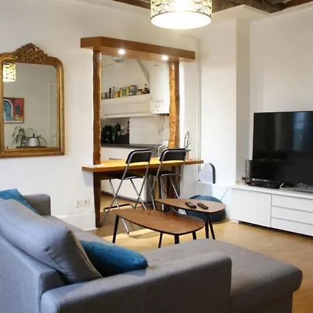 Charming Near Montmartre Parijs